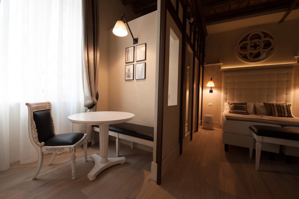 Residenza Bonifacio - Adults Only Hotel เวโรนา ภายนอก รูปภาพ