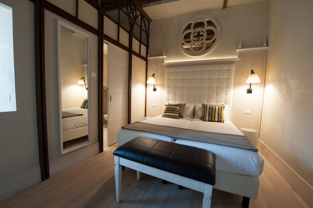 Residenza Bonifacio - Adults Only Hotel เวโรนา ภายนอก รูปภาพ