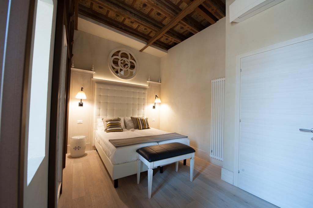 Residenza Bonifacio - Adults Only Hotel เวโรนา ภายนอก รูปภาพ
