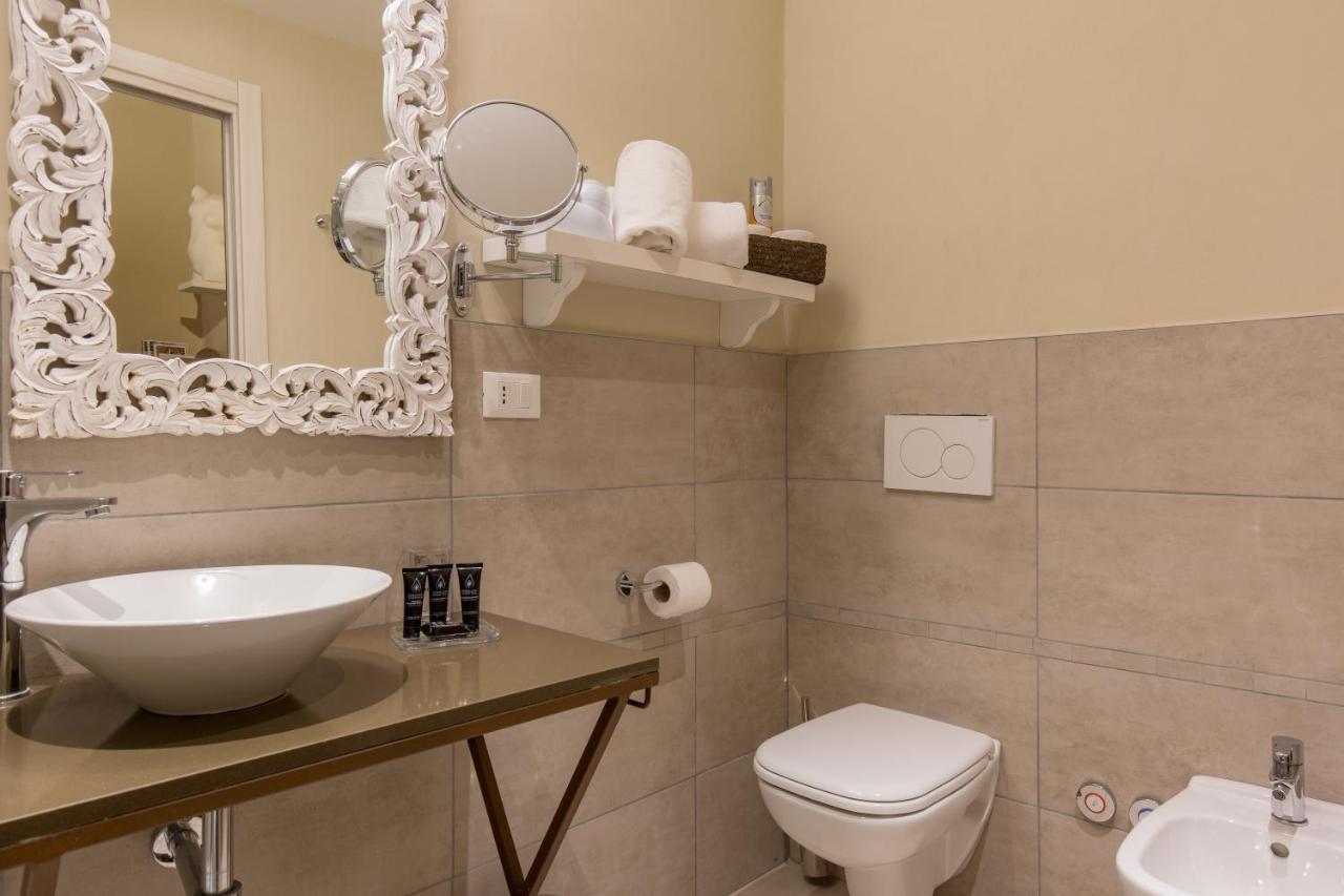 Residenza Bonifacio - Adults Only Hotel เวโรนา ภายนอก รูปภาพ