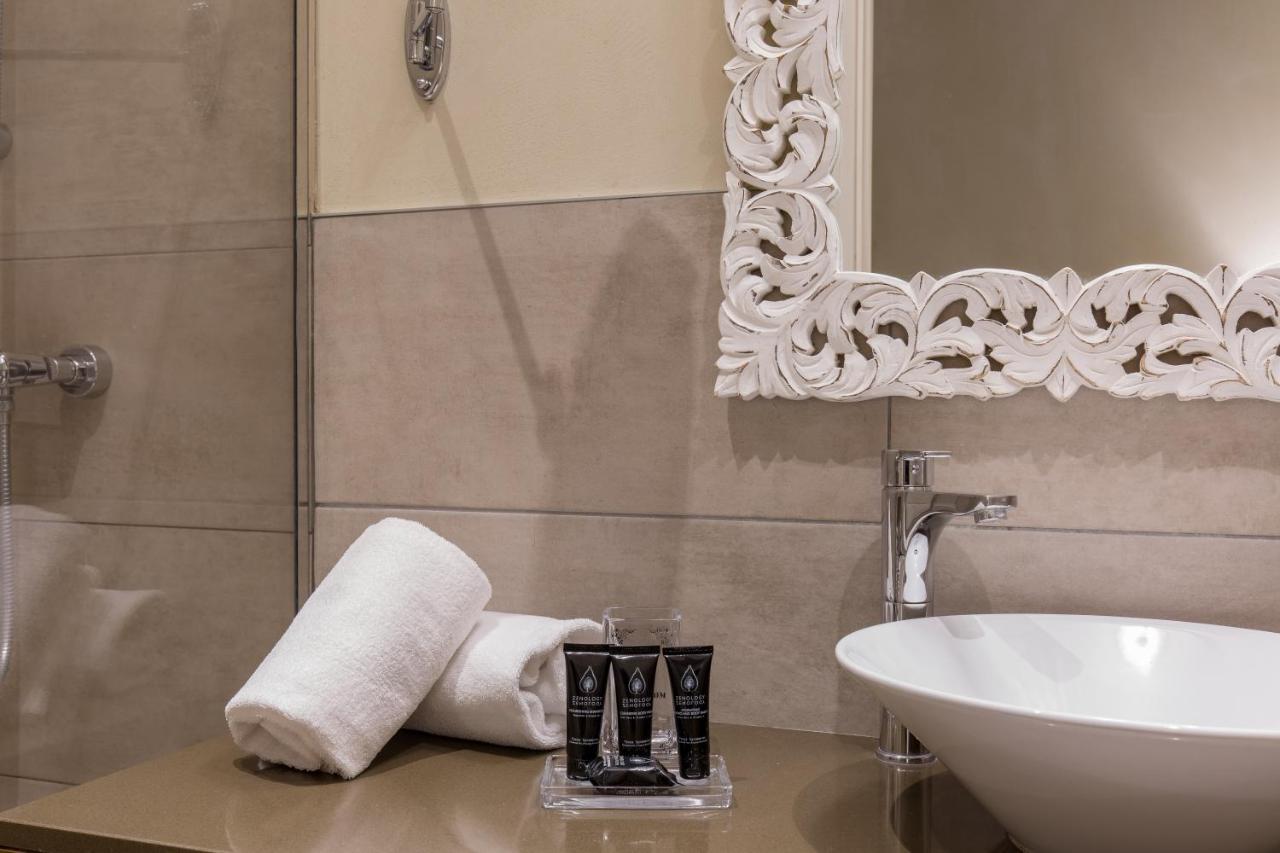 Residenza Bonifacio - Adults Only Hotel เวโรนา ภายนอก รูปภาพ