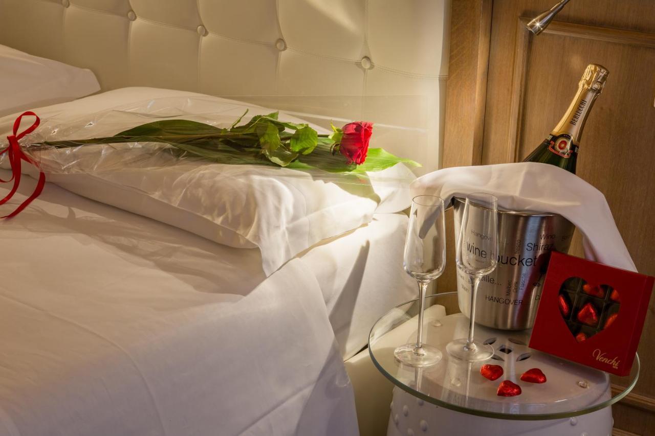 Residenza Bonifacio - Adults Only Hotel เวโรนา ภายนอก รูปภาพ