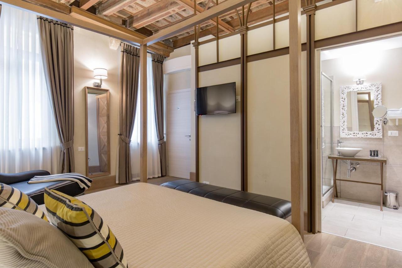 Residenza Bonifacio - Adults Only Hotel เวโรนา ภายนอก รูปภาพ
