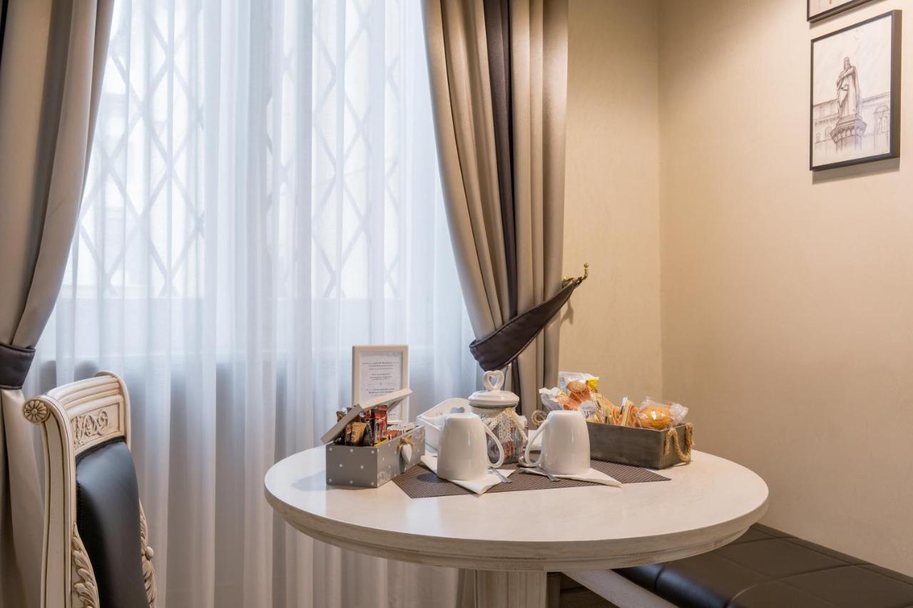 Residenza Bonifacio - Adults Only Hotel เวโรนา ภายนอก รูปภาพ